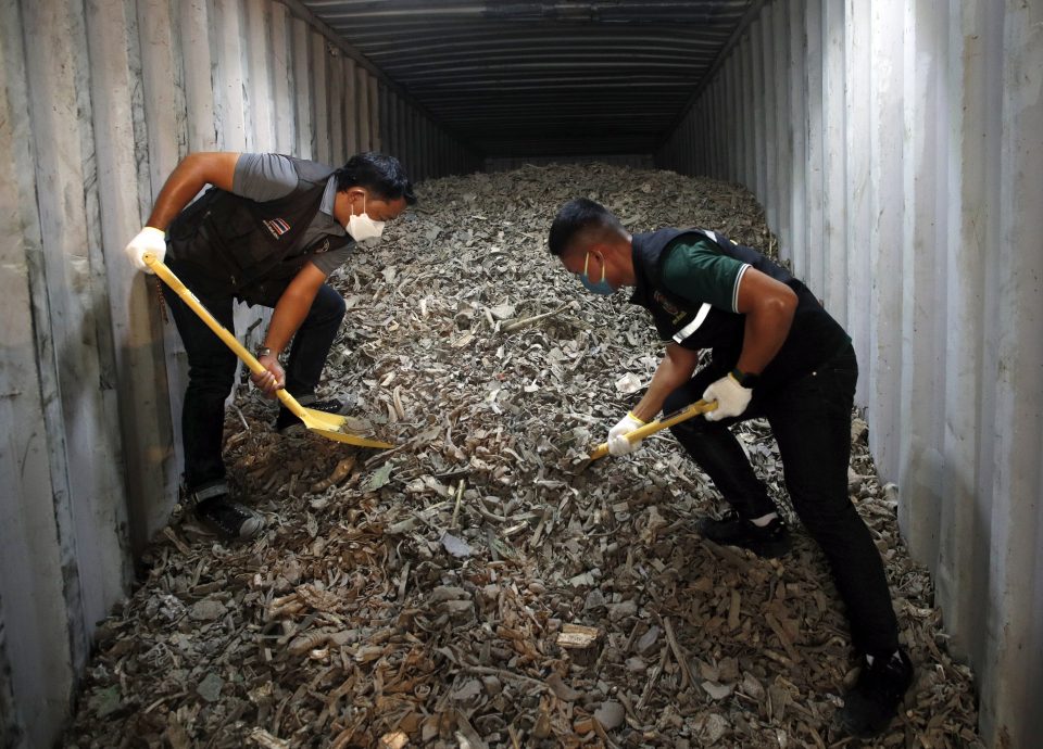 从美国非法进口 曼谷港口查获逾200吨电子垃圾