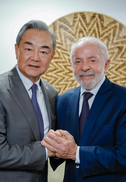 会晤巴西总统卢拉 王毅:中国将同全球南方国家合作坚守多边主义