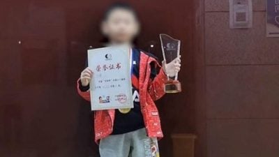 传9岁围棋天才跳楼轻生  长期遭父家暴