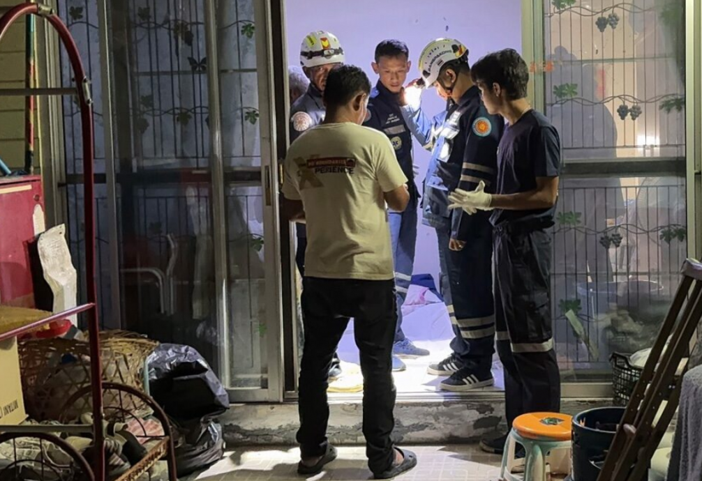 伴尸两天闻恶臭才知妹妹半裸暴毙! 泰女:以为睡死了