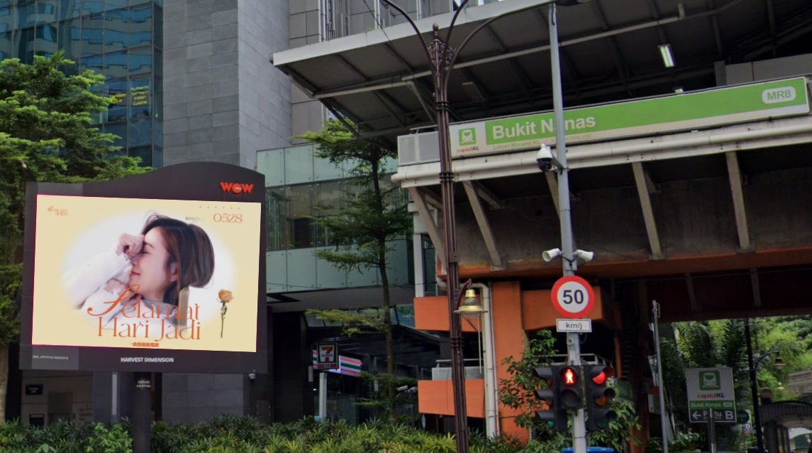 佘诗曼今迎50岁生日 粉丝中北马5屏幕应援祝贺