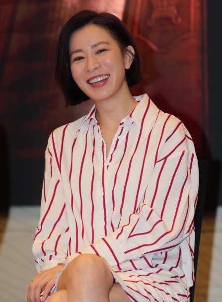 佘诗曼今迎50岁生日 粉丝中北马5屏幕应援祝贺