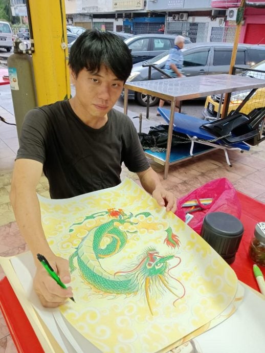 供星洲网:前动画设计师换换跑当小贩,工作之余依旧接订单作画
