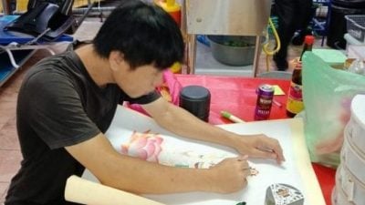 前动画设计师换换跑 当小贩边接订单作画