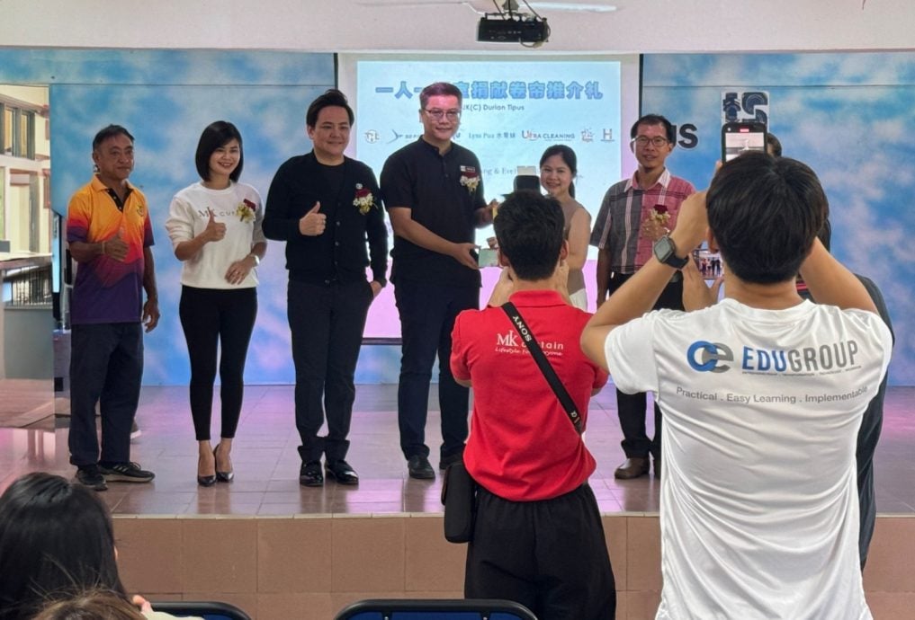 供星洲网:榴莲知贝:走进偏乡 · 点亮梦想 !“一人一课室捐献卷帘计划”推介礼圆满举行