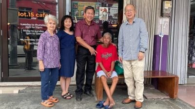 迷失老人自称“陈石头”　汝来街坊合力照顾　盼亲属尽快现身