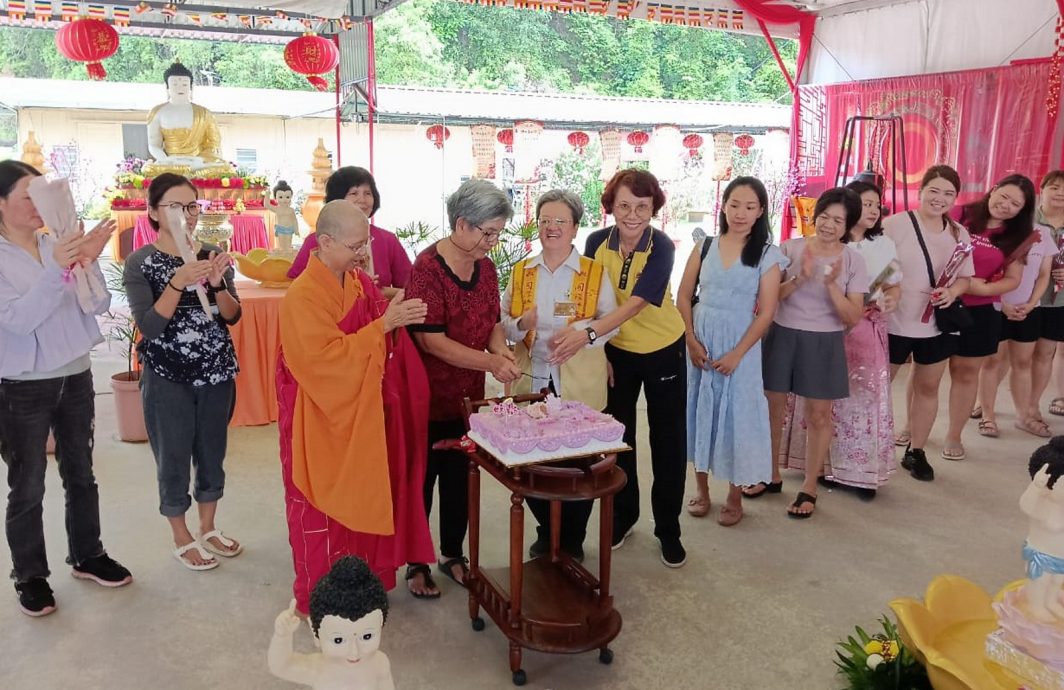 供星洲网：马口佛光宝宝祝福礼和浴佛节，逾200人出席参与