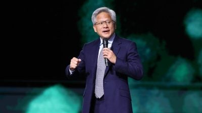 供沙地1.8万块晶片 辉达股价飙升 黄仁勋身家逼近1200亿美元
