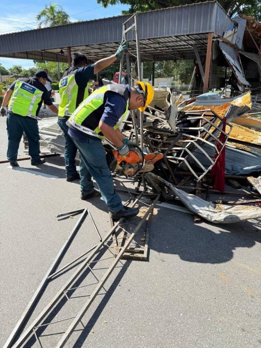 供签发:(大北马)“非法小贩不对付问题越来越大” 市长:已经同情了数十年