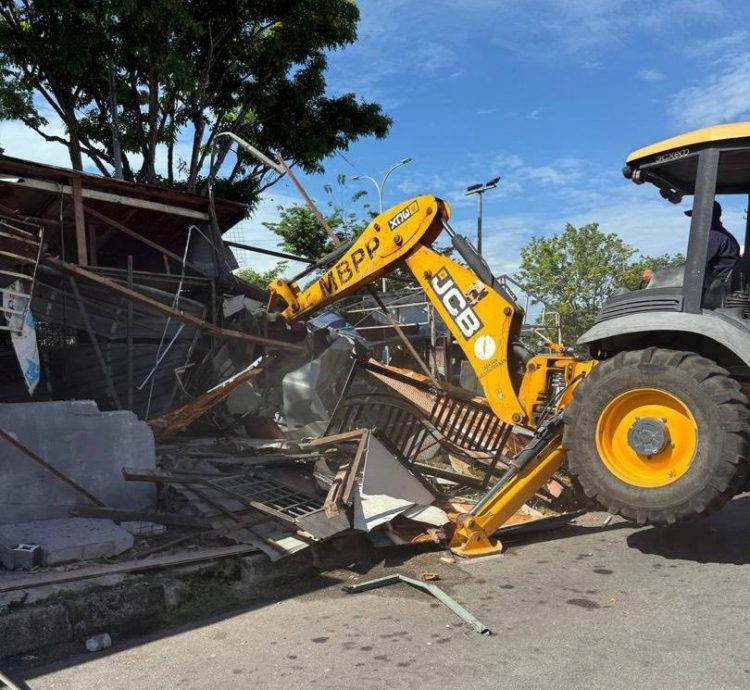 供签发:(大北马)“非法小贩不对付问题越来越大” 市长:已经同情了数十年