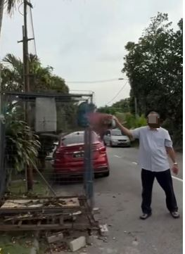 供网//野猴遭困笼喷漆虐待·警证实一男子落网助查