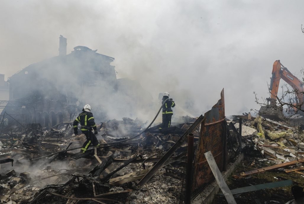 俄无人机袭乌至少13死 特朗普猛批普汀“变得疯狂”