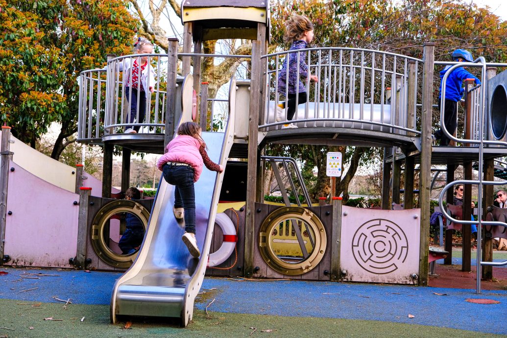 保护儿童免受二手烟危害! 法国7月起  公园海滩学校列入禁烟区