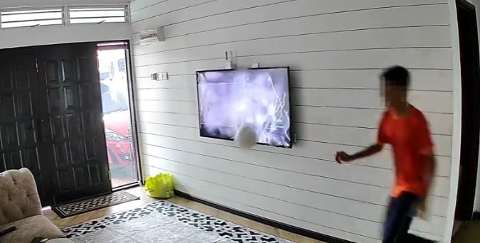 偷偷换下电视 “干案”过程全被录下！