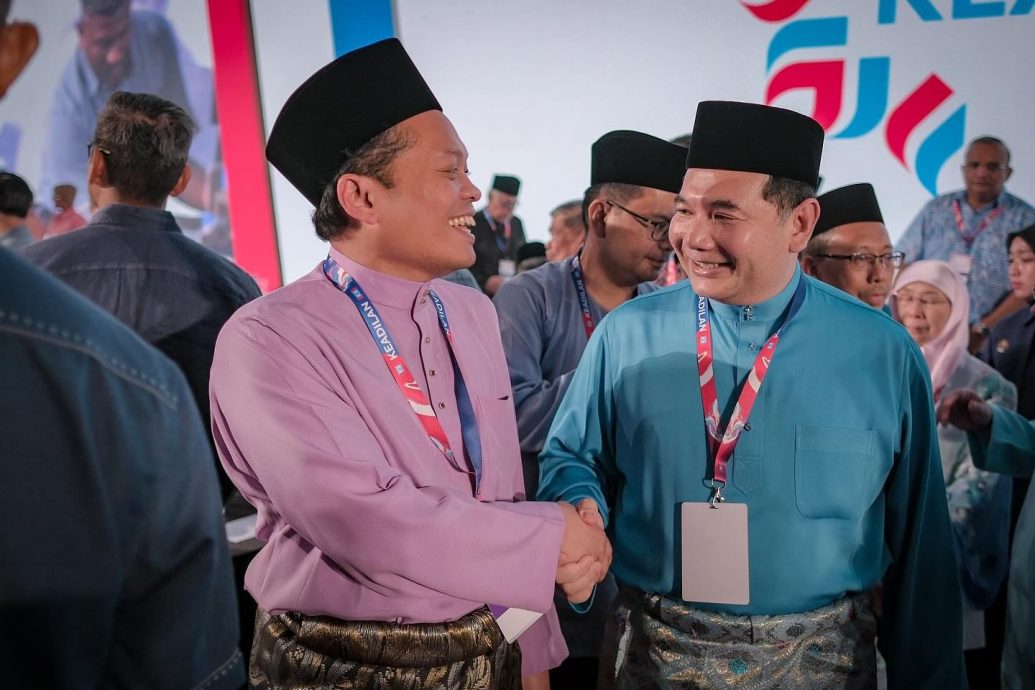 党选落败 相继求去