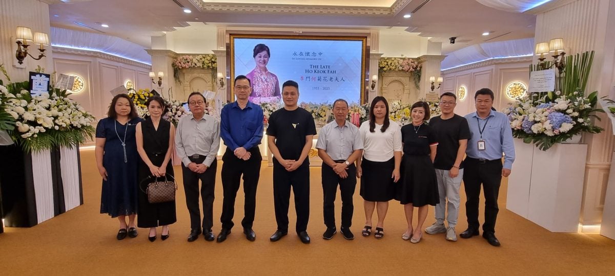 公民华小董事长杨龙展吊唁拿督李珂名慈母