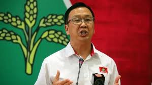 “讲就天下无敌 做就无能为力”  刘华才促拉菲兹让贤