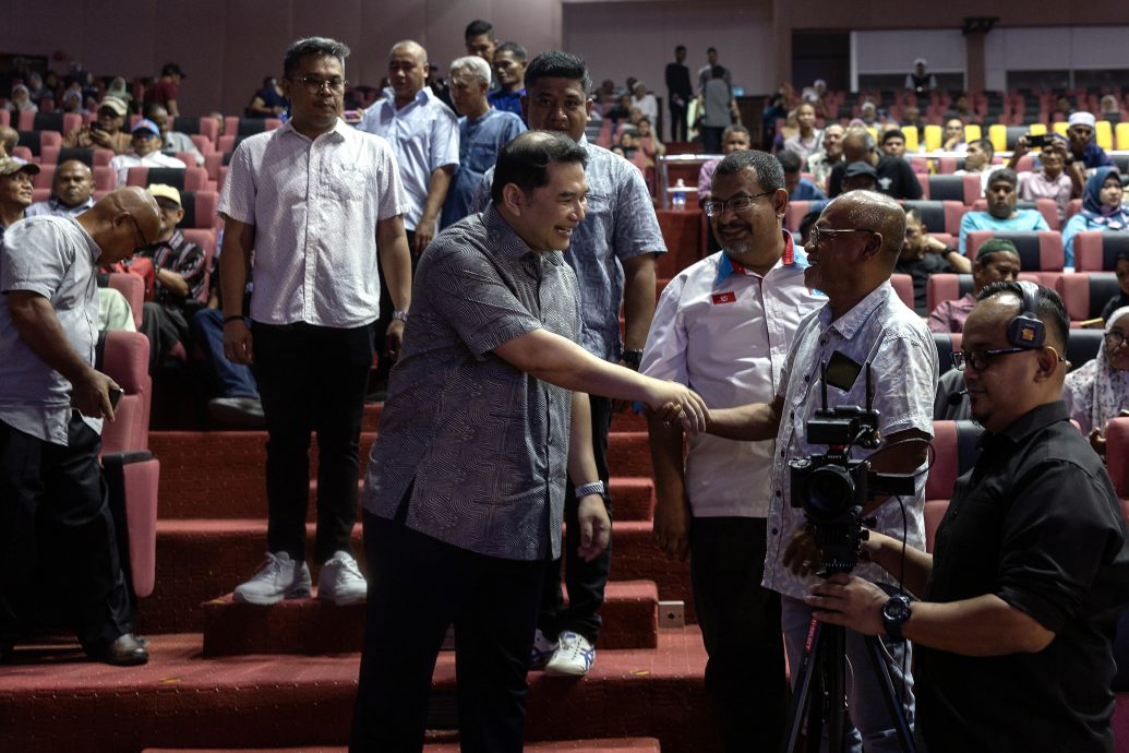 全国（已签发）：拉菲兹表示，他仅效忠于人民公正党，对加入其他政党毫无兴趣。