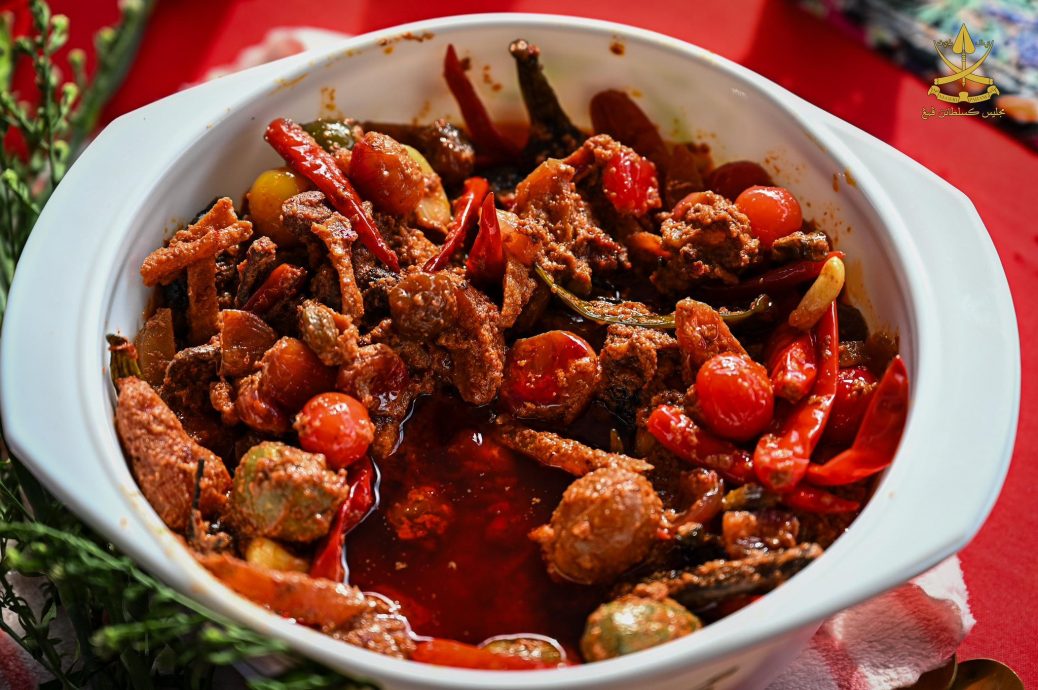 全国／（已签发)参加烹饪赛还得奖！评审宣布冠军名字“阿米娜马慕”惊讶竟是彭苏丹后。