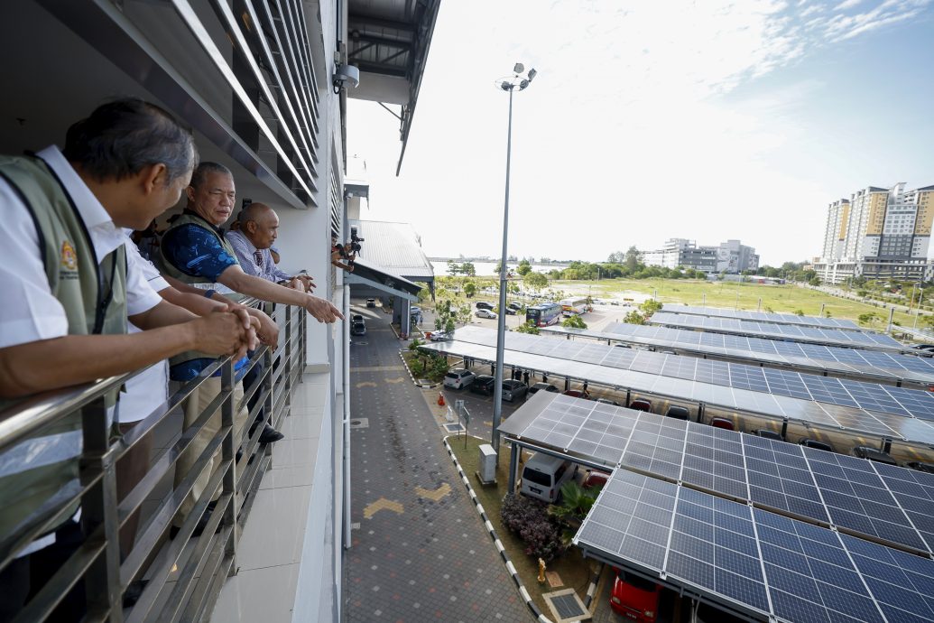 全国:副首相拿督斯里法迪拉表示,政府正积极为各界,特别是地方政府,提供采用太阳能光伏(Solar PV)系统的机会,作为推动迈向清洁能源转型的重要举措之一。