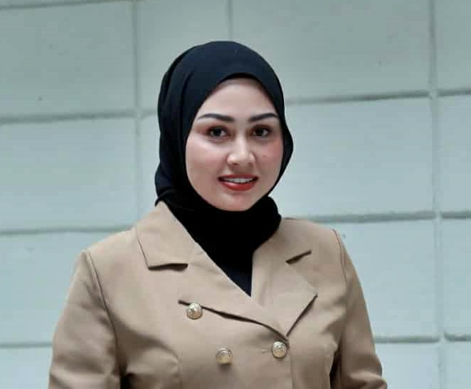 尽管吉兰丹本地女歌手旺诺莎依达与友人在泰国涉嫌拥毒于今年3月被判无罪,不过,泰国检察方昨日还是向陶公府法庭提出申请,要求将依达夫妇以及另外4人的扣留期再延长一个月。