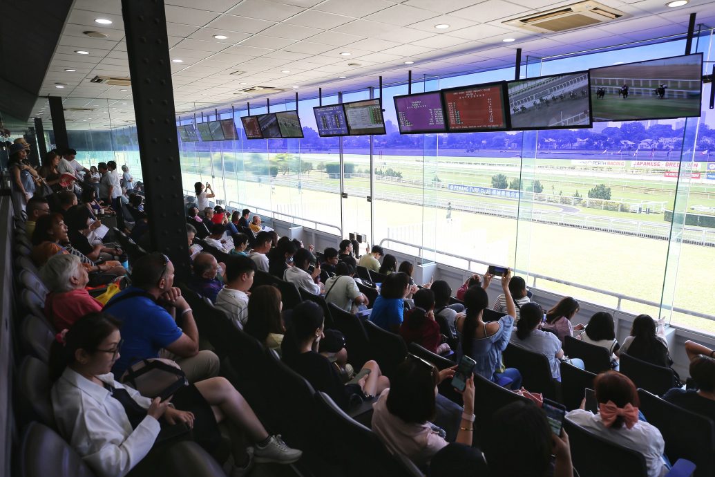 全国:槟马会解散最后一跑 民涌入见证历史