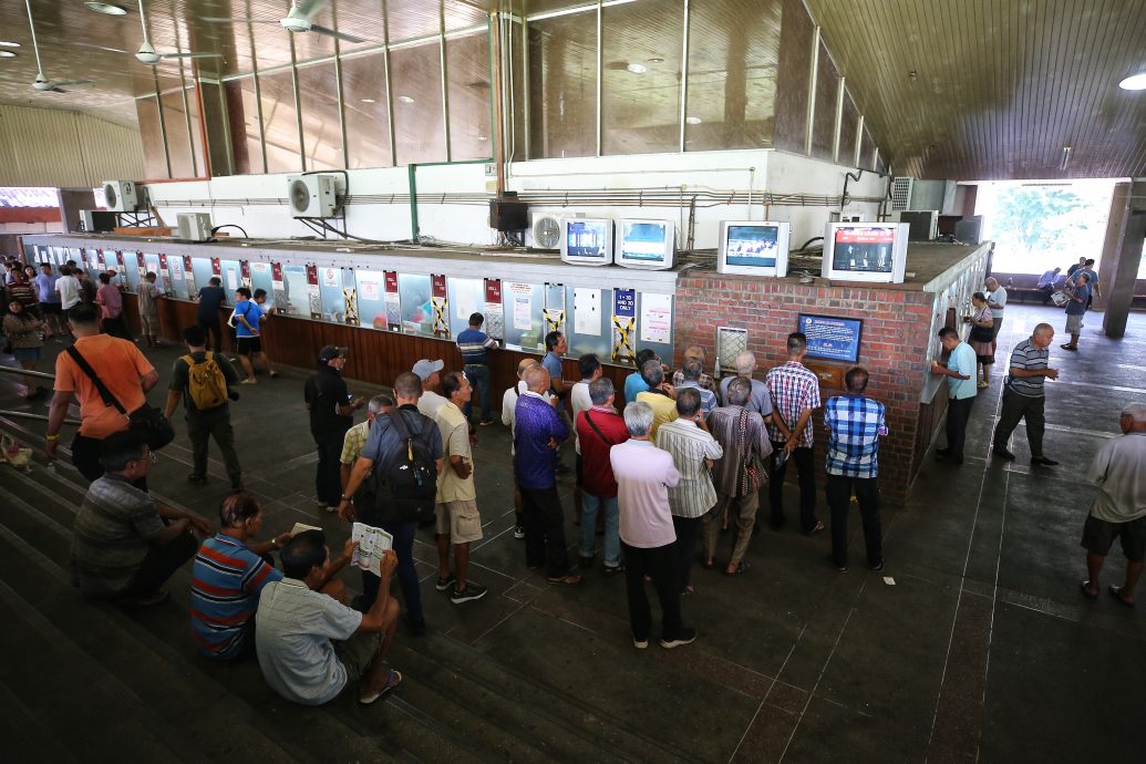 全国:槟马会解散最后一跑 民涌入见证历史