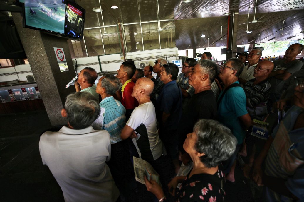 全国:槟马会解散最后一跑 民涌入见证历史