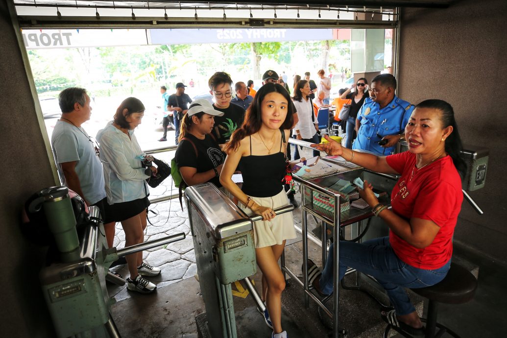 全国:槟马会解散最后一跑 民涌入见证历史