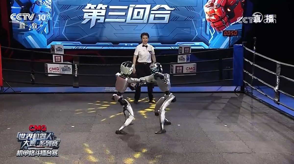 全球首次机械人格斗赛开打 AI策算师夺冠