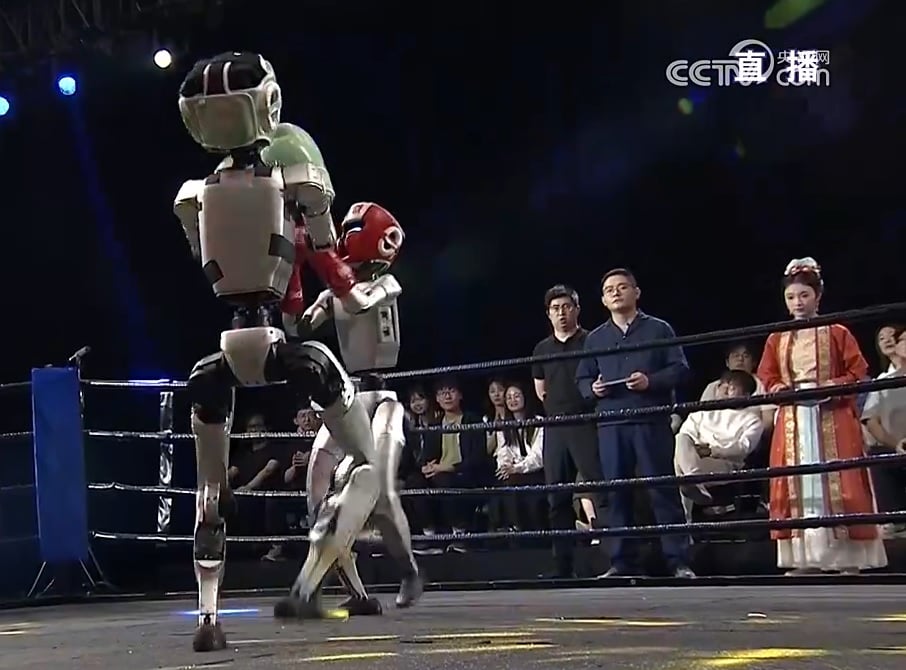 全球首次机械人格斗赛开打 AI策算师夺冠