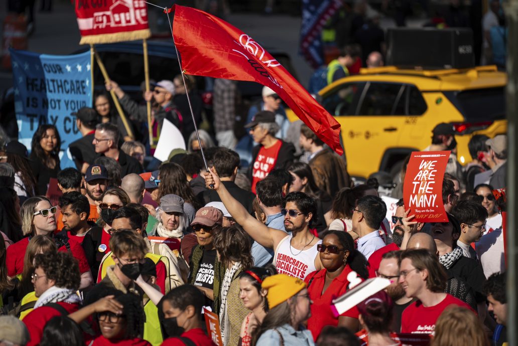 全美逾千城市反特朗普集会 抗议激进政策打击移民
