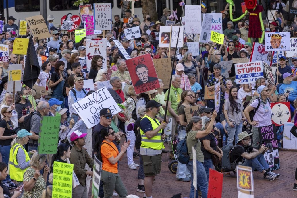 全美逾千城市反特朗普集会 抗议激进政策打击移民