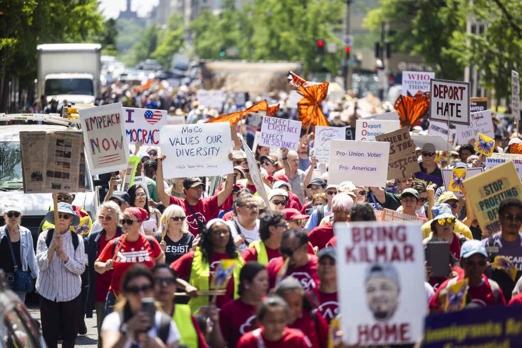全美逾千城市反特朗普集会 抗议激进政策打击移民
