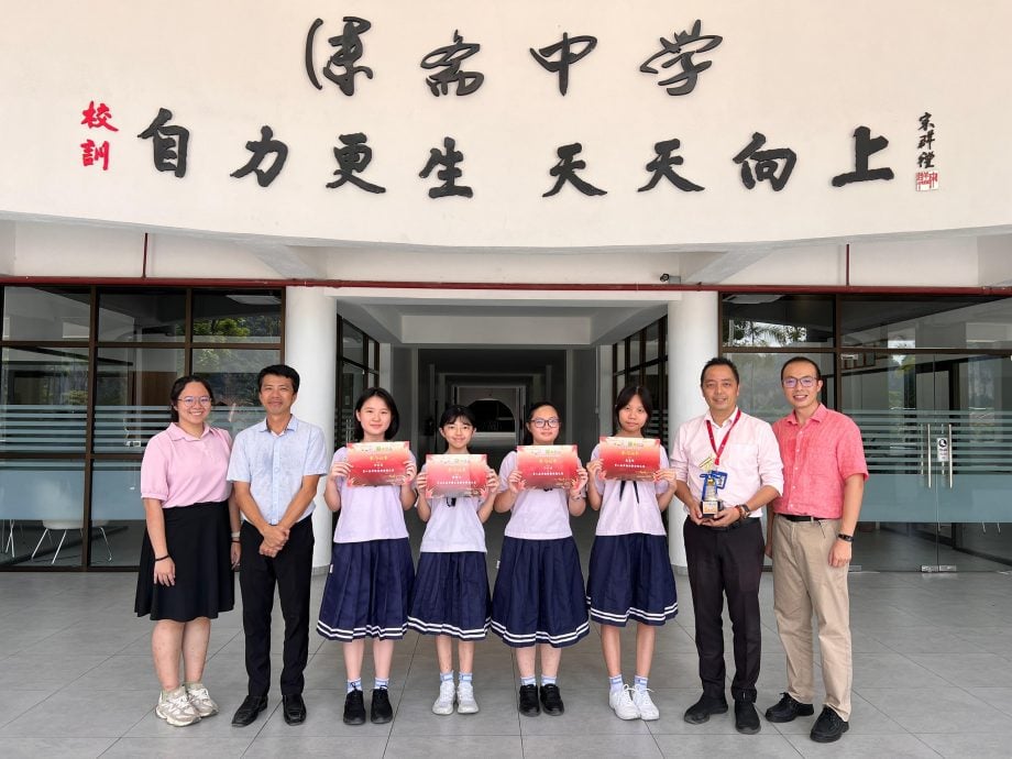 全霹独中华文诗歌及歌唱赛 深斋中学夺团体总冠军