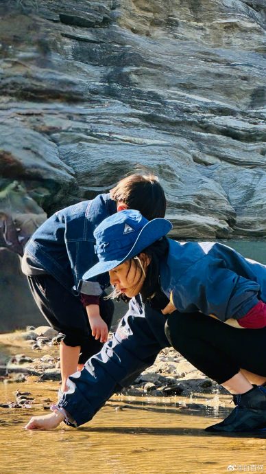 公开母子温馨出游照 白百何再婚首曝二胎