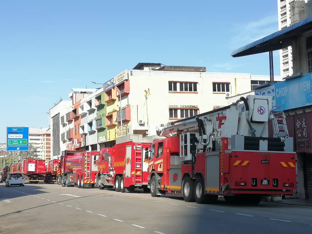 关丹筹办“世界消拯员日”庆典封路，逾千名消拯员参与彩排！