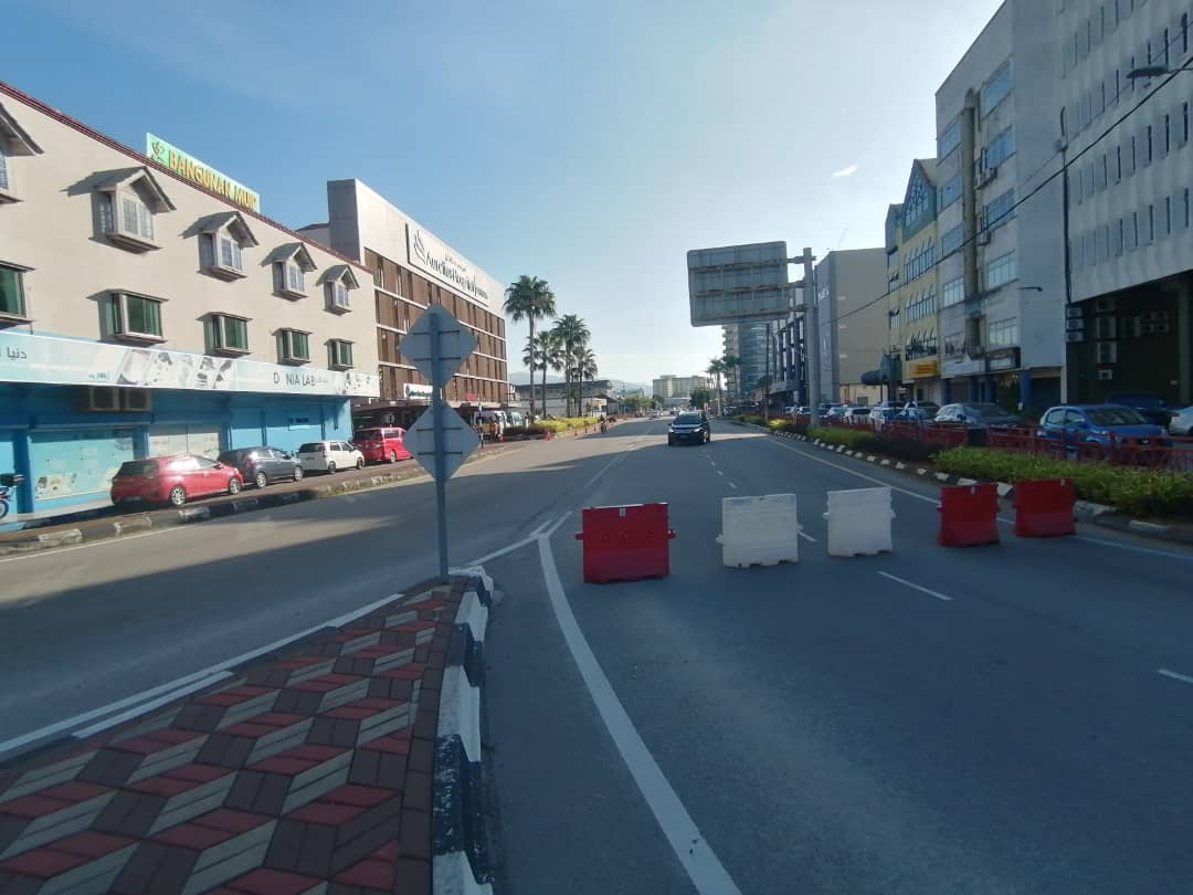 关丹筹办“世界消拯员日”庆典封路,逾千名消拯员参与彩排!
