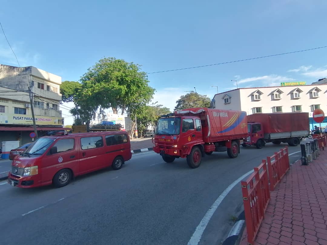 关丹筹办“世界消拯员日”庆典封路,逾千名消拯员参与彩排!