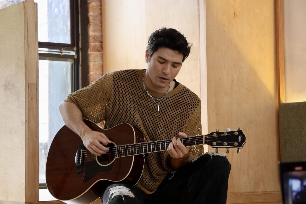 凤小岳曝尤长靖是“护身符” 喊大马音乐节发邀请帖