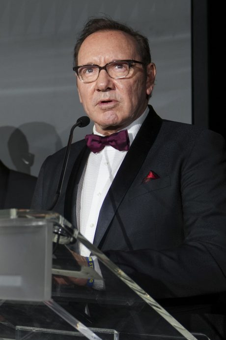 凯文史柏西夺终身成就奖 康城官方急发声明割席