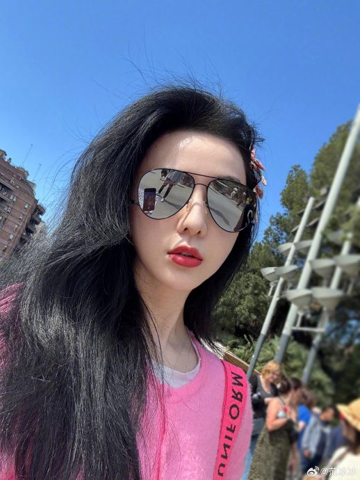 分手李晨6年 范冰冰突问“520，还过吗？”