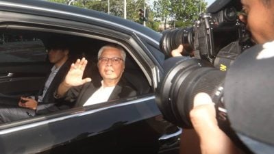 前首相依斯迈第8次录供 逗留反贪会约6小时