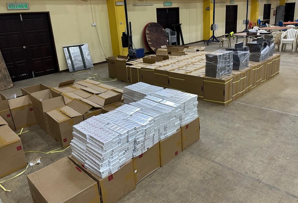 北旅普通行动部队成功起获市值逾200万令吉的6100箱走私香烟。