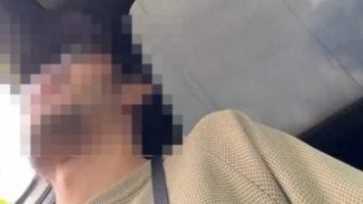医院内违规停车遭拦截 女保安被指向车主索“咖啡钱”