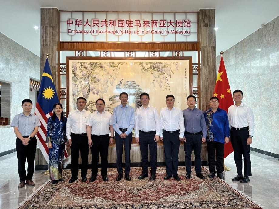 南京大学代表团与马来西亚南京大学校友会拜访大使馆的新闻稿