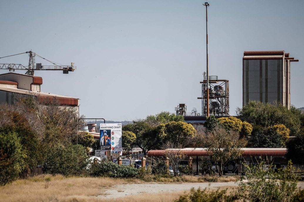 南非260名被困矿工全部安全升井