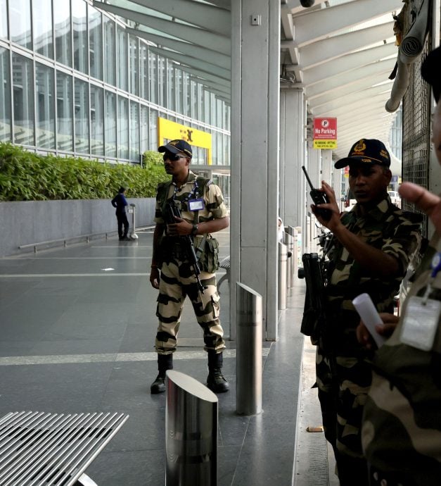 印度宣布封锁32座机场至15日 全面暂停民航机起降