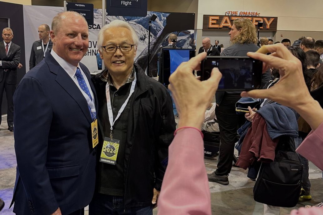 即将接班巴菲特 阿贝尔何方神圣?