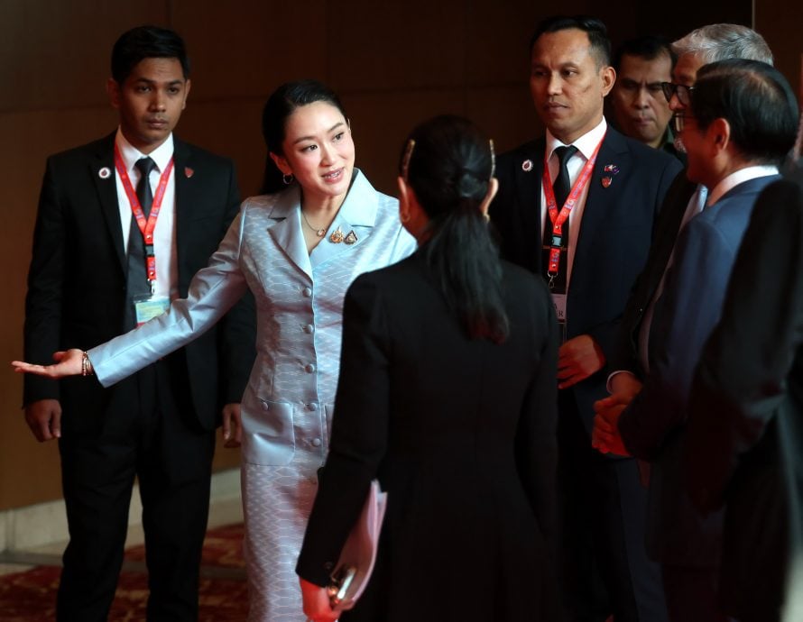 ///即时国内∕东盟峰会|画页|唯一女首脑的风采:佩通坦为东盟峰会增添亮点